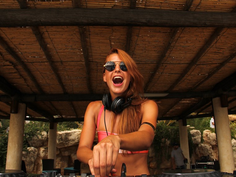 Tanja La Croix at Edde Sands